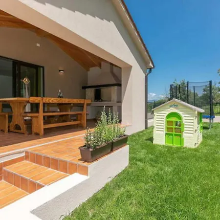 Villa Milica Near For 8 People With Private Pool & Kids Playground - Pet Friendly *