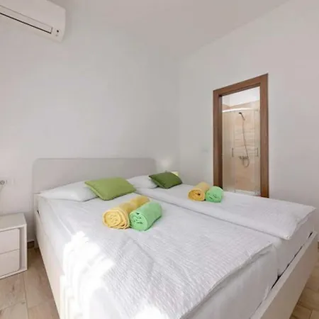 Milica Near For 8 People With Private Pool & Kids Playground - Pet Friendly *