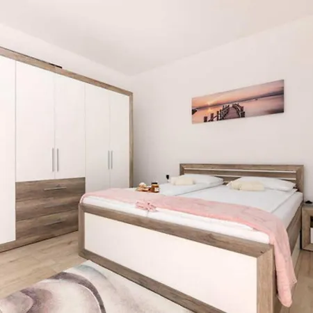 Milica Near For 8 People With Private Pool & Kids Playground - Pet Friendly Villa *