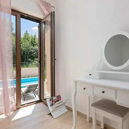 Villa Milica Near For 8 People With Private Pool & Kids Playground - Pet Friendly *