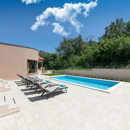 Villa Milica Near For 8 People With Private Pool & Kids Playground - Pet Friendly *