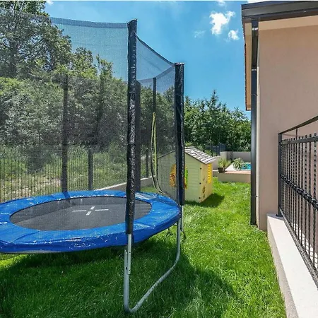 Milica Near For 8 People With Private Pool & Kids Playground - Pet Friendly