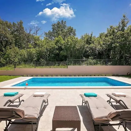 Milica Near For 8 People With Private Pool & Kids Playground - Pet Friendly Villa