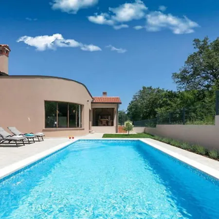Villa Milica Near For 8 People With Private Pool & Kids Playground - Pet Friendly *
