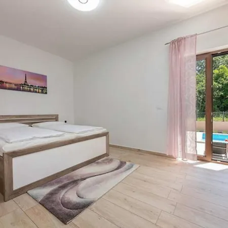 Milica Near For 8 People With Private Pool & Kids Playground - Pet Friendly *