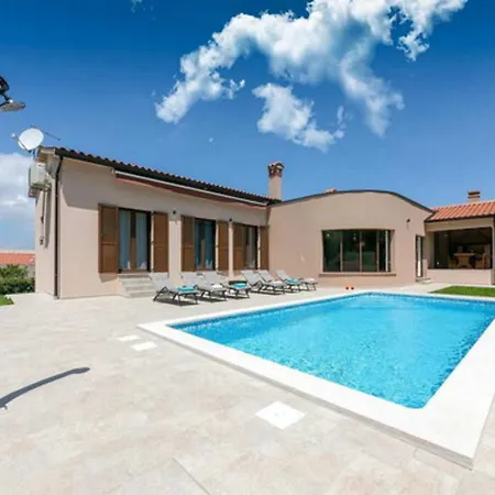 Milica Near For 8 People With Private Pool & Kids Playground - Pet Friendly Villa