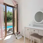 Villa Milica Near For 8 People With Private Pool & Kids Playground - Pet Friendly *