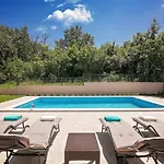 Milica Near For 8 People With Private Pool & Kids Playground - Pet Friendly Villa