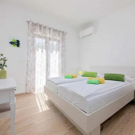 Villa Milica Near For 8 People With Private Pool & Kids Playground - Pet Friendly